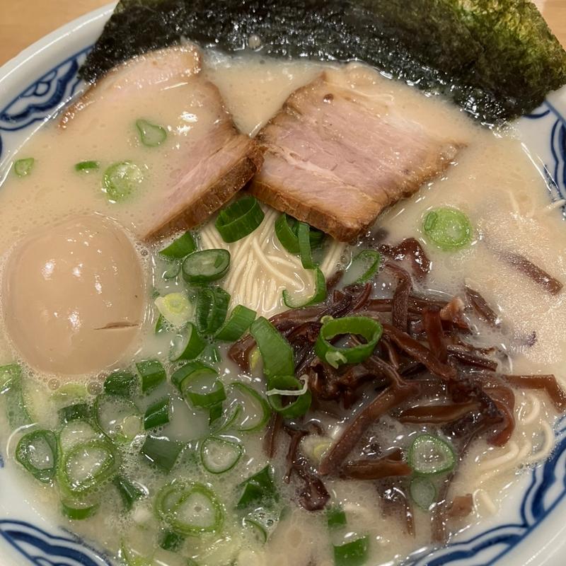 博多らーめん(博多らーめん由丸 大手町店)