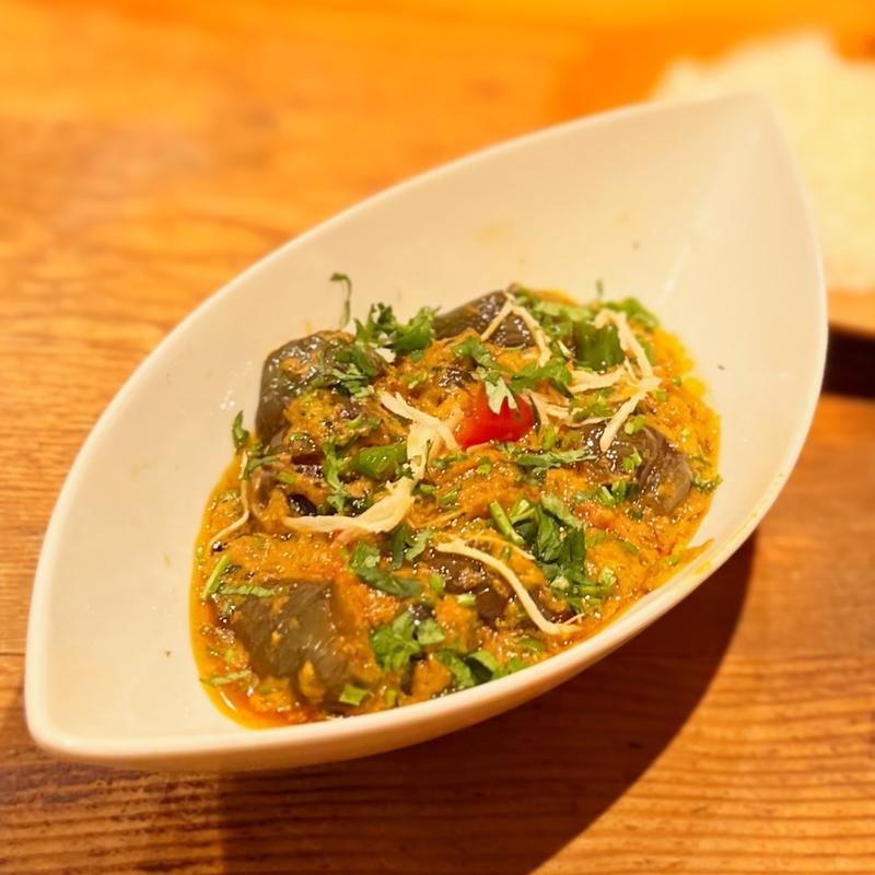 揚げナスとトマトのピーナッツマサラ(グルガオン)