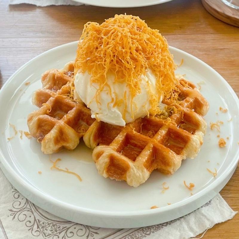 クロッフル キャラメルチーズ(THE BEIGE HOUSE KOKUBUNJI)