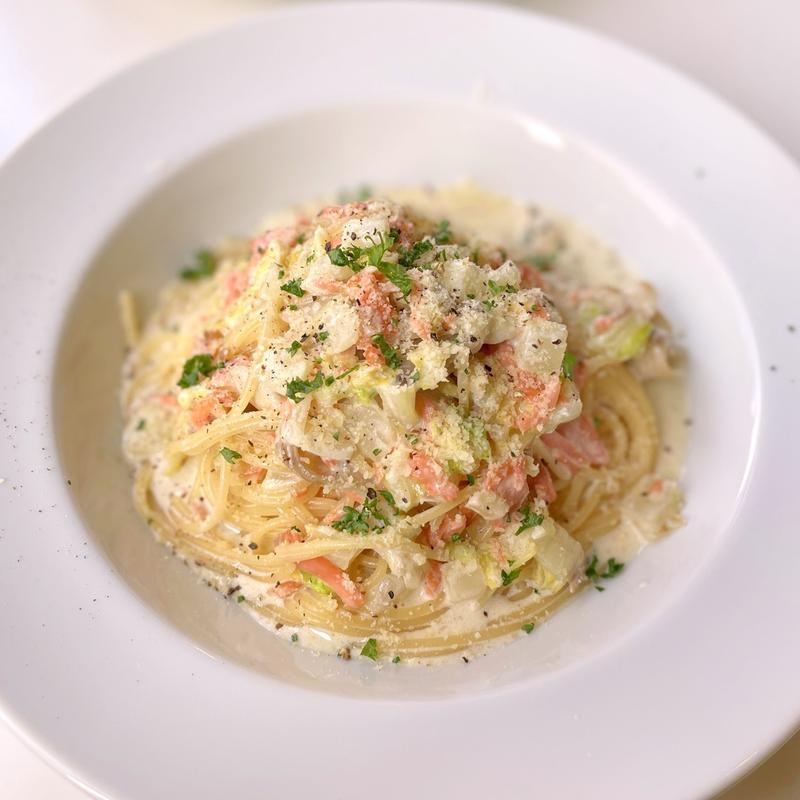 本日のパスタ:サーモンと白菜のクリームパスタ(haguru cafe（ハグルカフェ）)