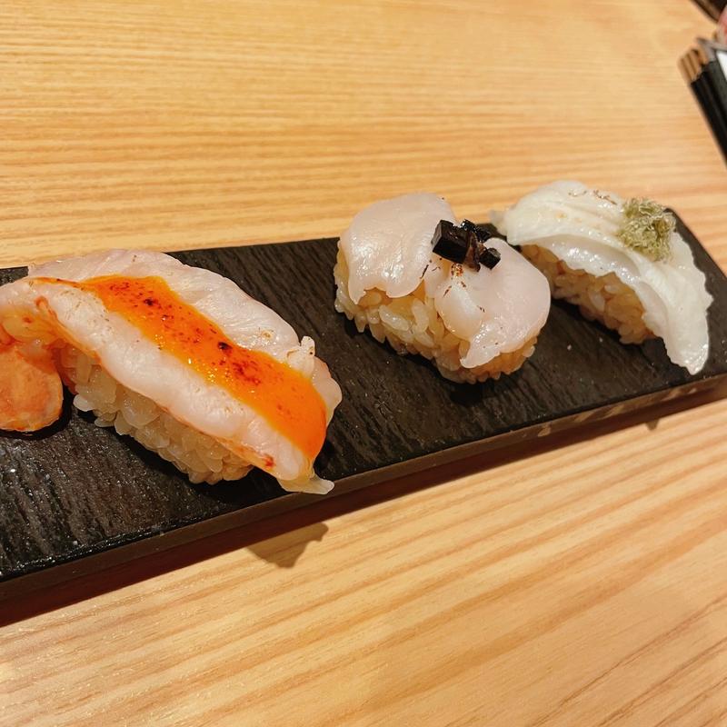 「炙り」3貫セット(鮨・酒・肴 杉玉 京橋)