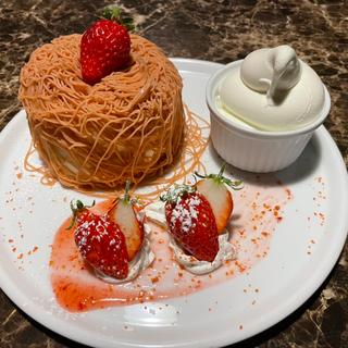 苺モンブランパンケーキ(Panel Cafe 刈谷店)