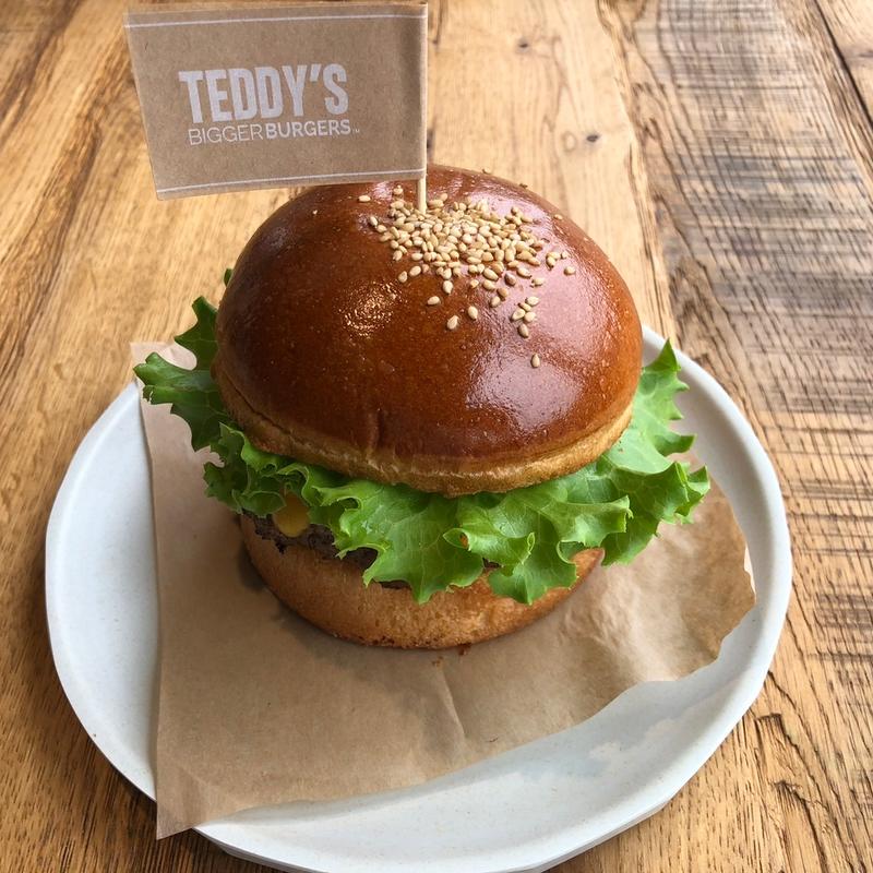 (テディーズ ビガー バーガー 日向市金ヶ浜店)