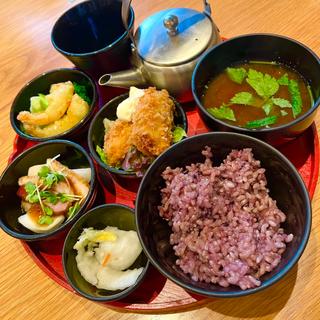 (24/7 café apartment 名古屋)