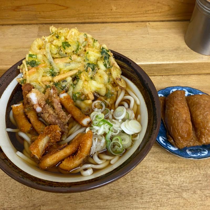 ゲソ天うどん、天ぷら、いなり(戸隠 （トガクシ）)