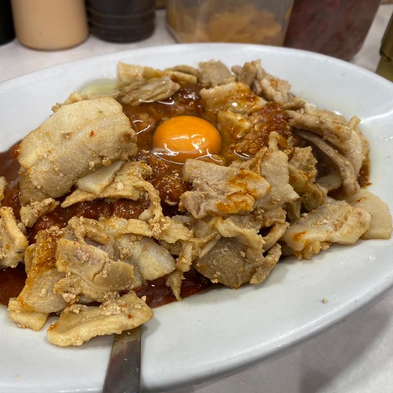 スタミナカレー生玉子入り+辛さ20倍(スタミナカレーの店バーグ 弥生町店)