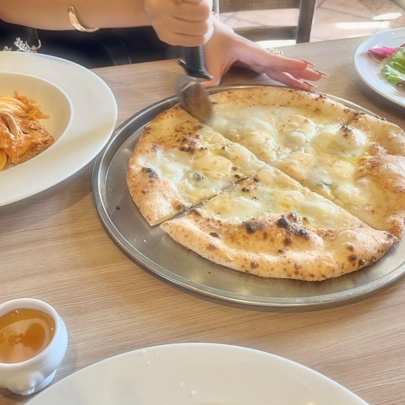 クワトロフォルマッジ(ピッタ ゼロゼロ イクスピアリ店)