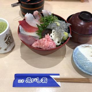 近海尽くし丼ランチ(魚がし鮨　流れ鮨 沼津片浜店 )