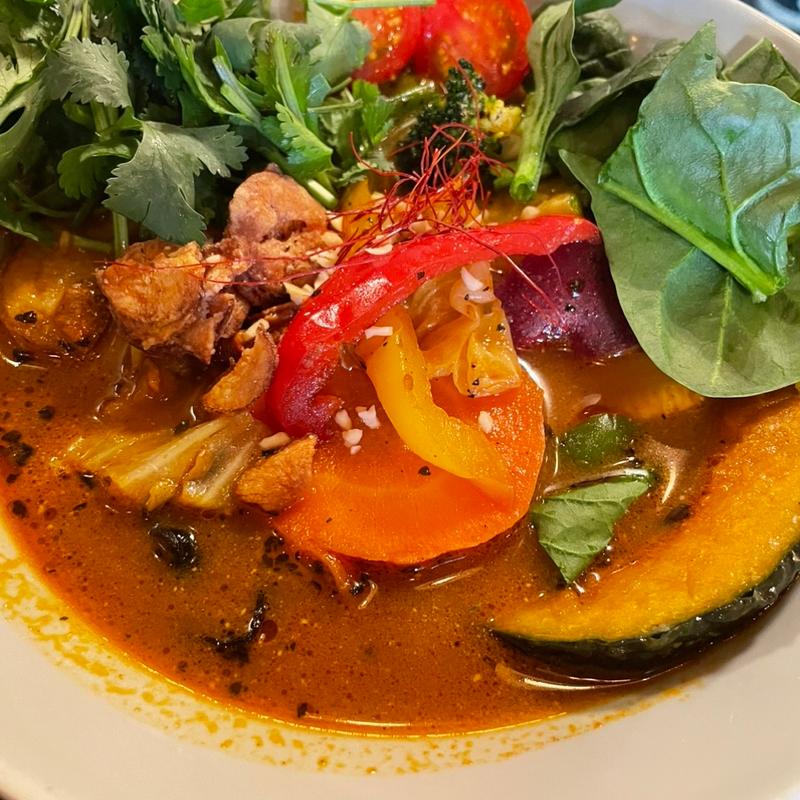 20種類の野菜のスープカレー(パクチートッピング)(無添加薬膳スープカレー COSMOS)