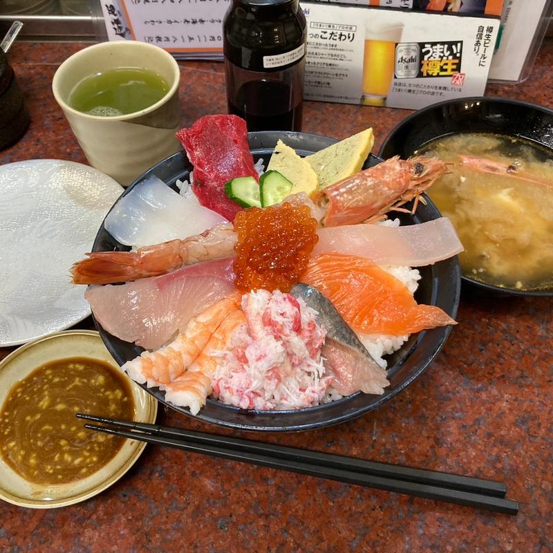 (近江町市場寿し （おうみちょういちばずし）)