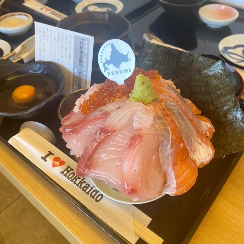 かにサーモンいくら生ぶり丼(海さくら 蝦夷海（えぞうみ）‐EZOUMI‐)