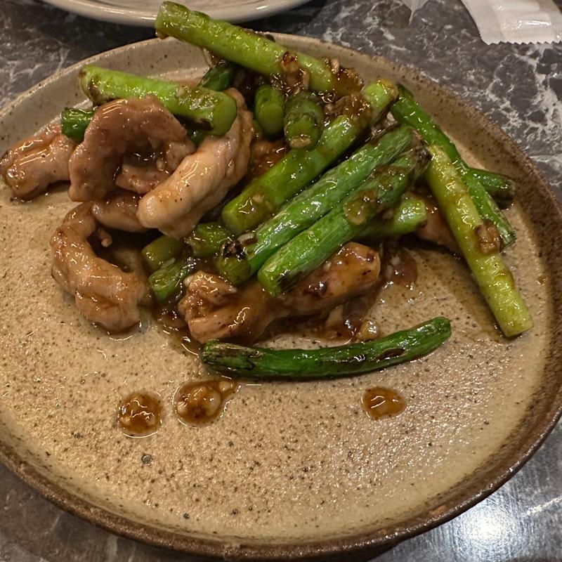 せせりとにんにくの芽 炒め(台北餃子 張記 茶屋町店)