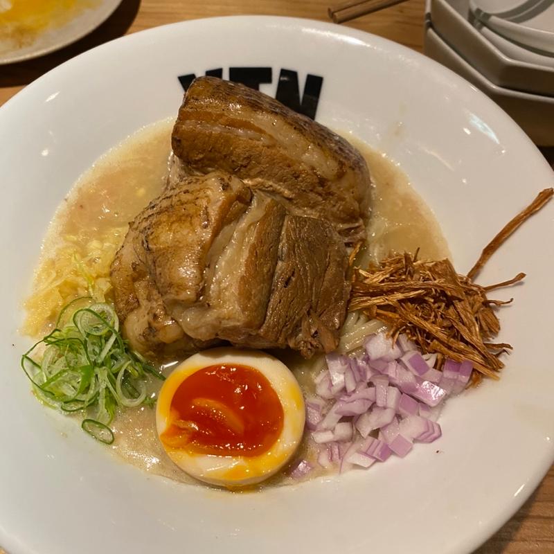 鶏白湯ラーメン　角煮ダブル(炭火焼鳥 塚田農場 新宿東南口店)