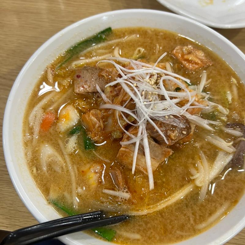 角煮とキムチの味噌ラーメン(アジアンキング )