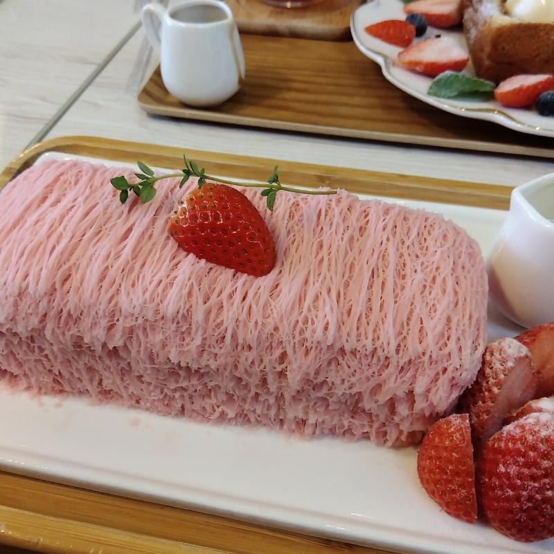 糸かき氷 ストロベリー(seoul cafe)