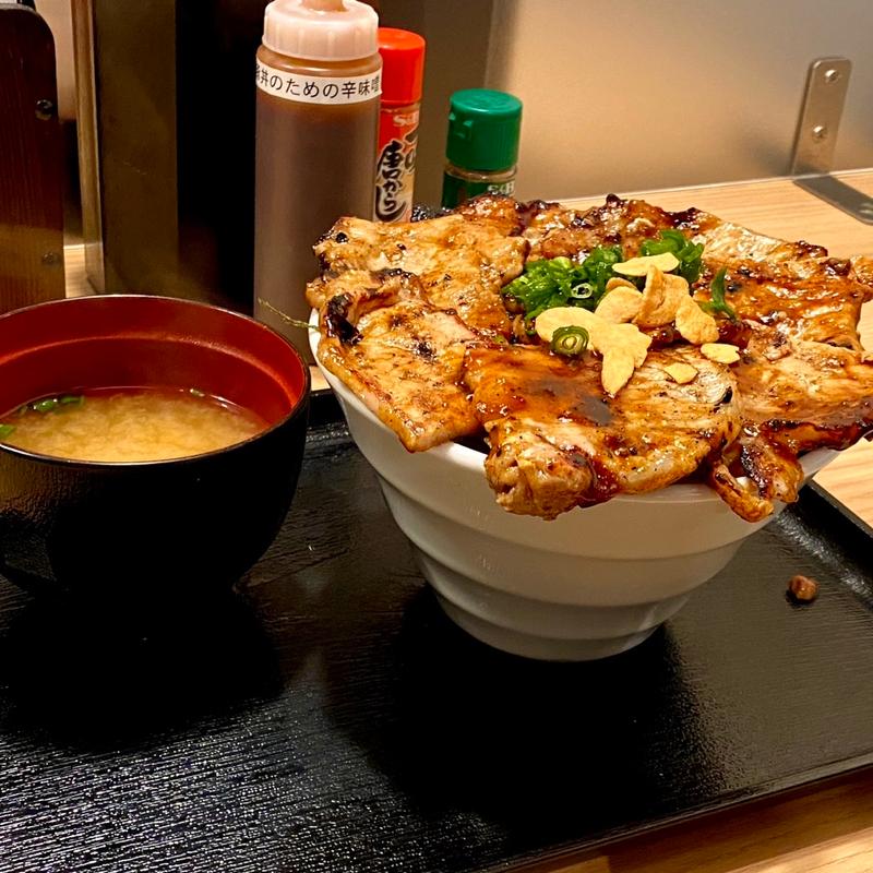 ニンニク味噌豚丼(炭火焼き豚丼専門店 豚小家 天神橋店)