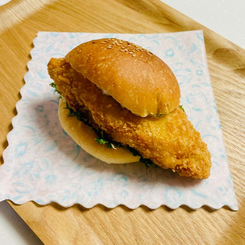 自家製タルタルのフィッシュバーガー(石窯パン工房 コムギノホシ谷原店)