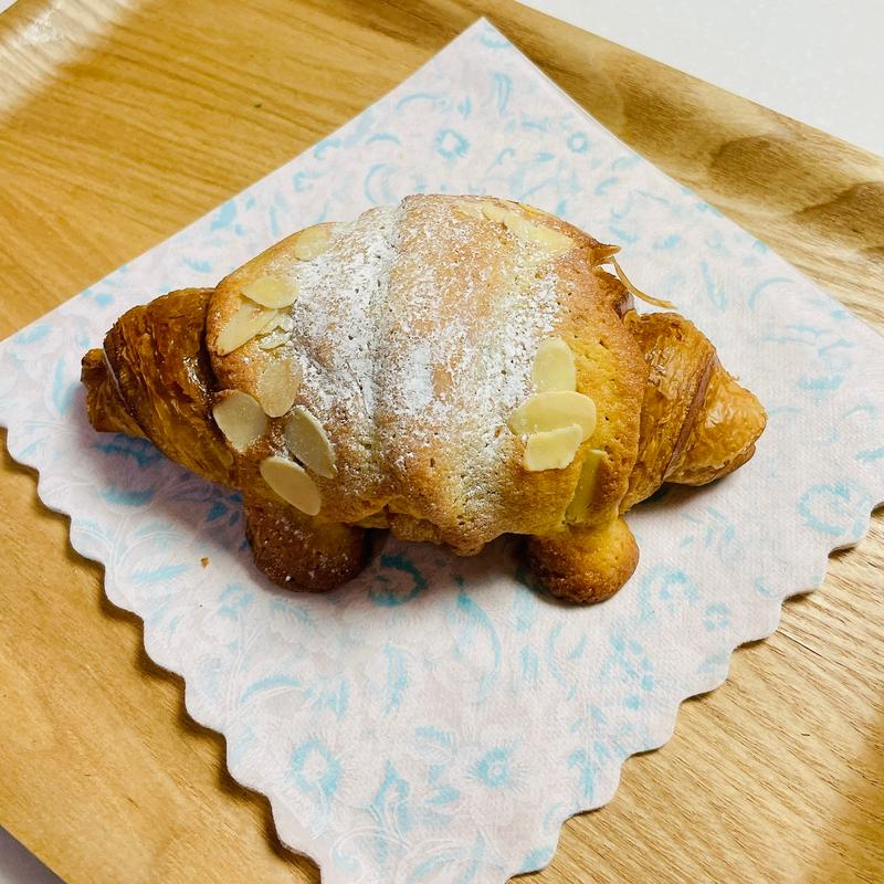 クロワッサンアマンド(石窯パン工房 コムギノホシ谷原店)