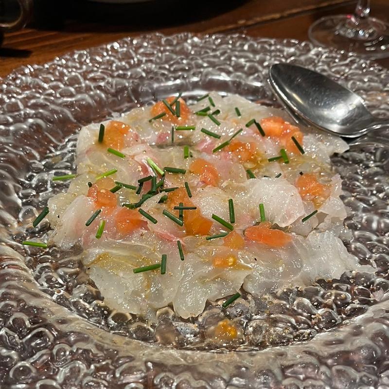本日鮮魚のカルパッチョ(炭火やきとワインIZAKAYA シャルボン)