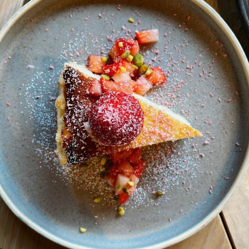 ゆめのか苺のチーズケーキ(curation)