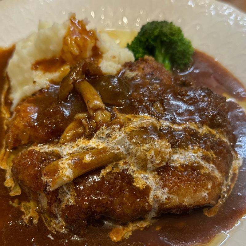 若鳥のキエフ風(西洋料理杉山亭 （セイヨウリョウリスギヤマテイ）)