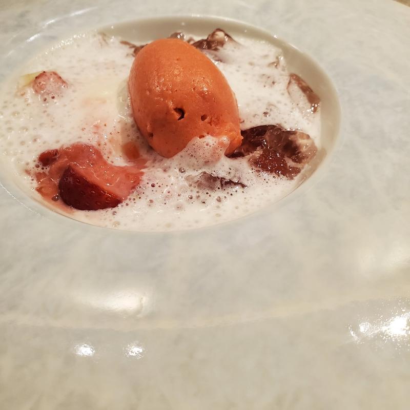 イチゴとハイビスカスのジュレのカクテル(レストラン ラフィナージュ)