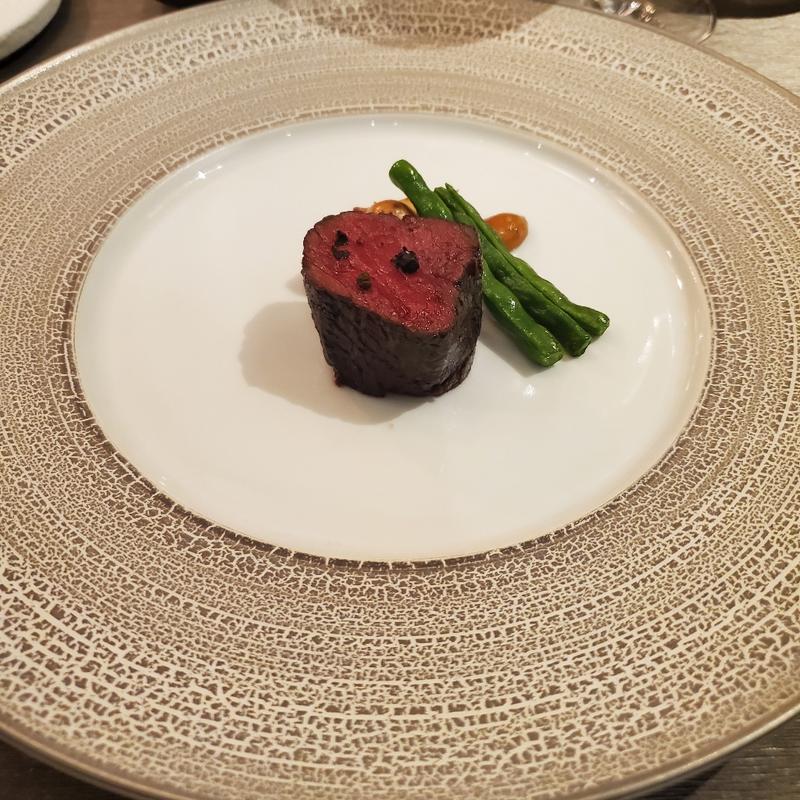 北海道産　蝦夷鹿のロースト　ポワヴラードソース(レストラン ラフィナージュ)