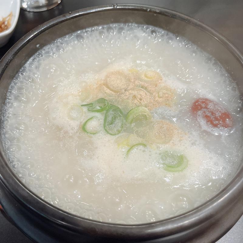 参鶏湯(半)(白家 백가 BEKKA)