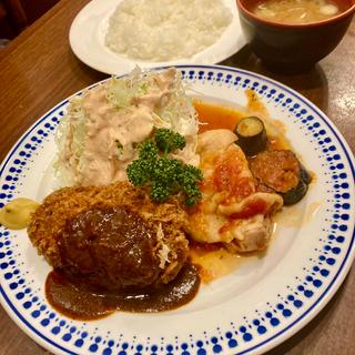 日替ランチ（チキンのトマト煮とメンチカツ）(レストラン カタヤマ 東向島本店)