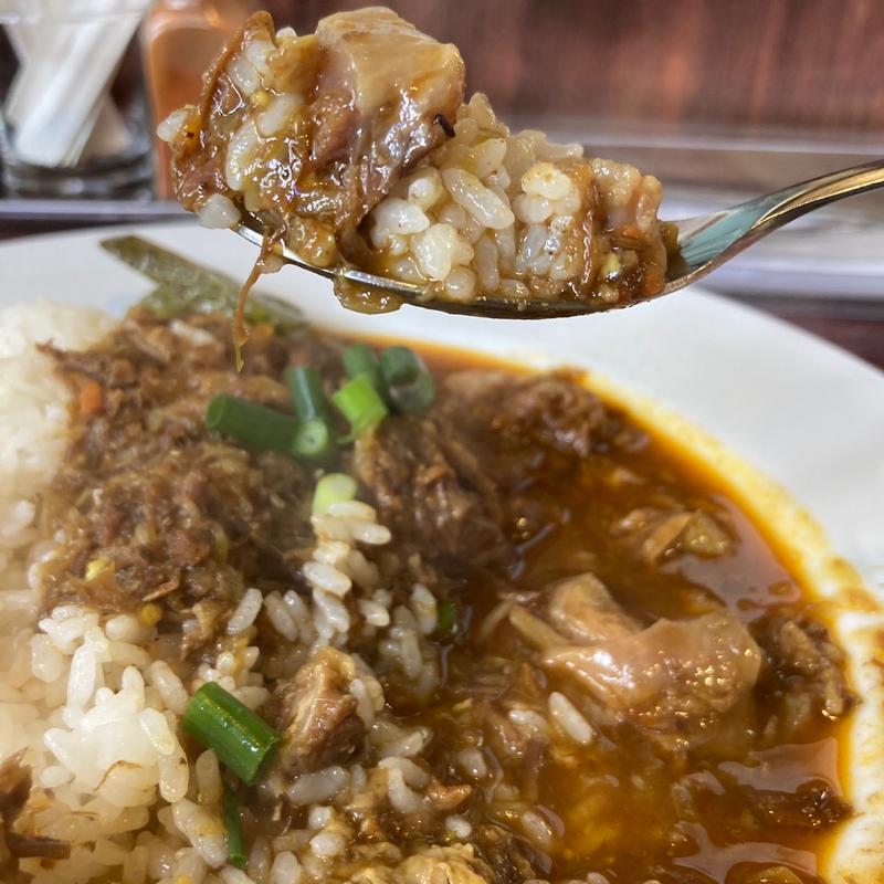 牛すじ肉のカレーごはん(ブラウニー)