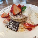 いちごのパンケーキ(九州パンケーキカフェ 宮崎本店 )