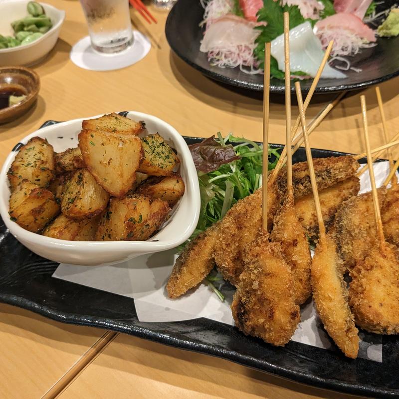 十勝産じゃがいも、魚の串揚げ(海鮮居酒屋ふじさわ)