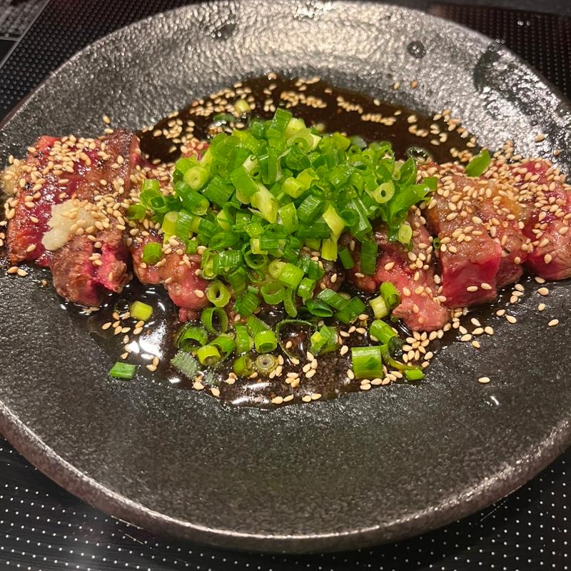 牛肉のタタキ(牛もつ鍋専門　やま本 )