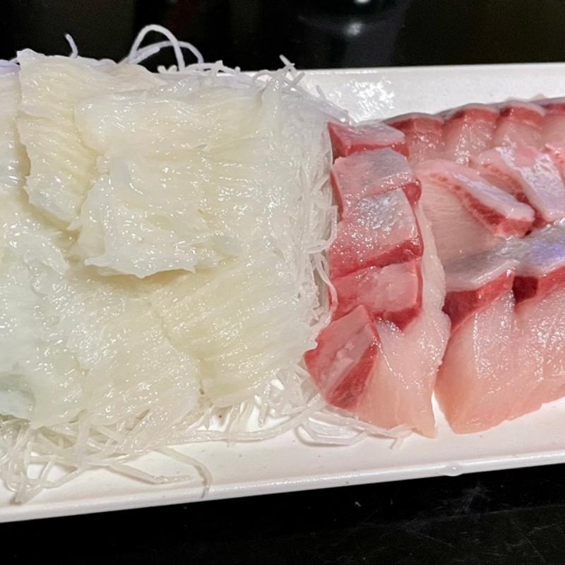 刺身盛り合わせ(えんがわ、ぶり)(ベルクス 東墨田店)