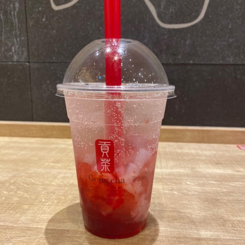 ざくろ＆ストロベリー(ソーダ)トッピングナタデココ(ゴンチャ くずはモール店 (Gong cha))
