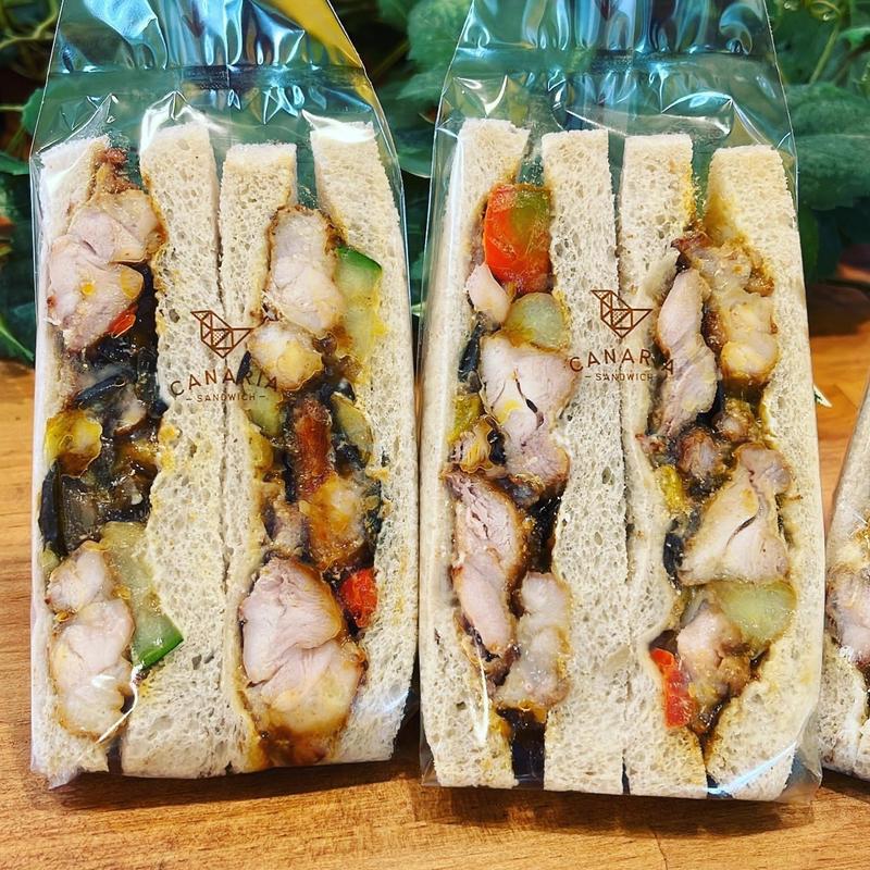 スパイシーチキンカレーサンド(カナリアサンドイッチ曳舟店)