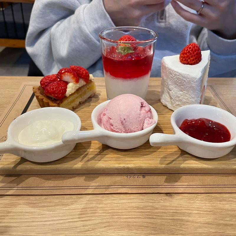 ストロベリーフライト(カフェワンダー)