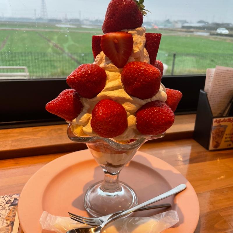 あまおうパフェ(ダカフェ 本店)