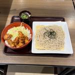 ざるそばとやみつきから揚げ丼セット