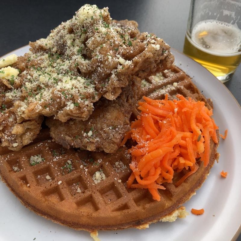 ワッフルフライドチキン(CLANN BY THE RIVER)