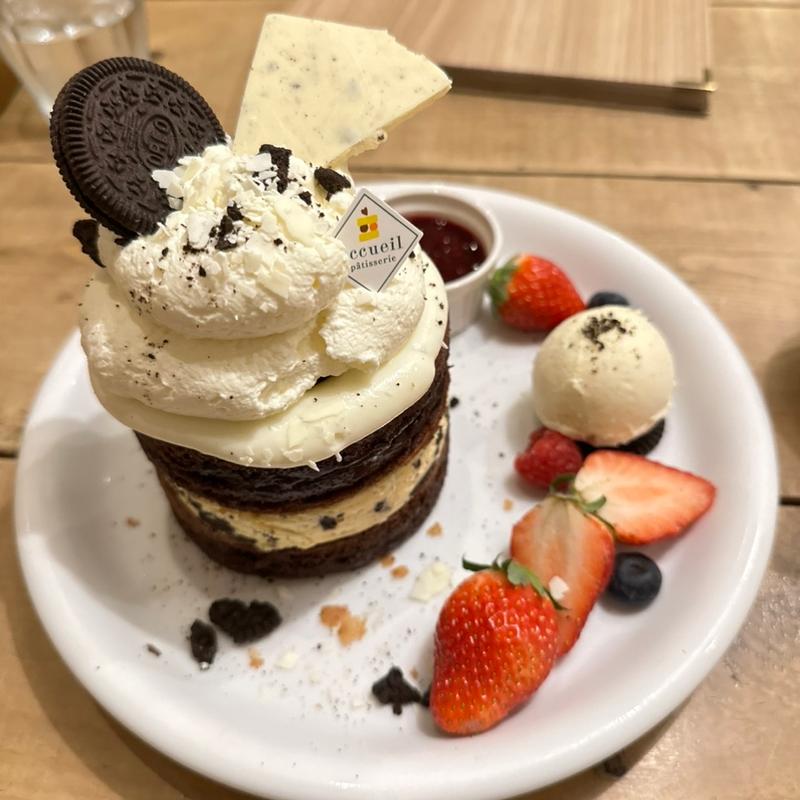 ホワイトデーパンケーキ クッキー&クリーム レギュラーサイズ(カフェ アクイーユ 恵比寿)