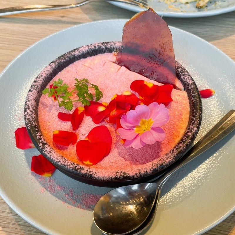 フラワーブリュレ(ALL DAY CAFE & DINING “The Blue Bell”)