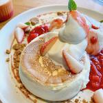 こぼれ苺のパンケーキ(cafeRob 広島店)
