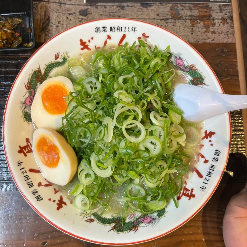 ラーメン、半チャーハン、唐揚げ(ぎょらん亭薬院店)