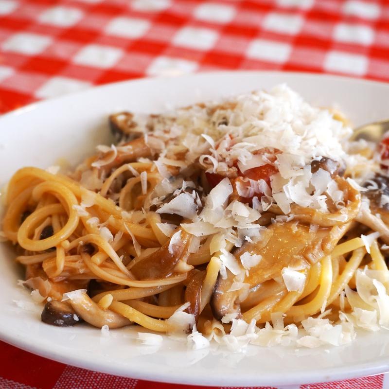 きのことパルミジャーノのスパゲッティ(ピッツェリア ダ チルッツォ)