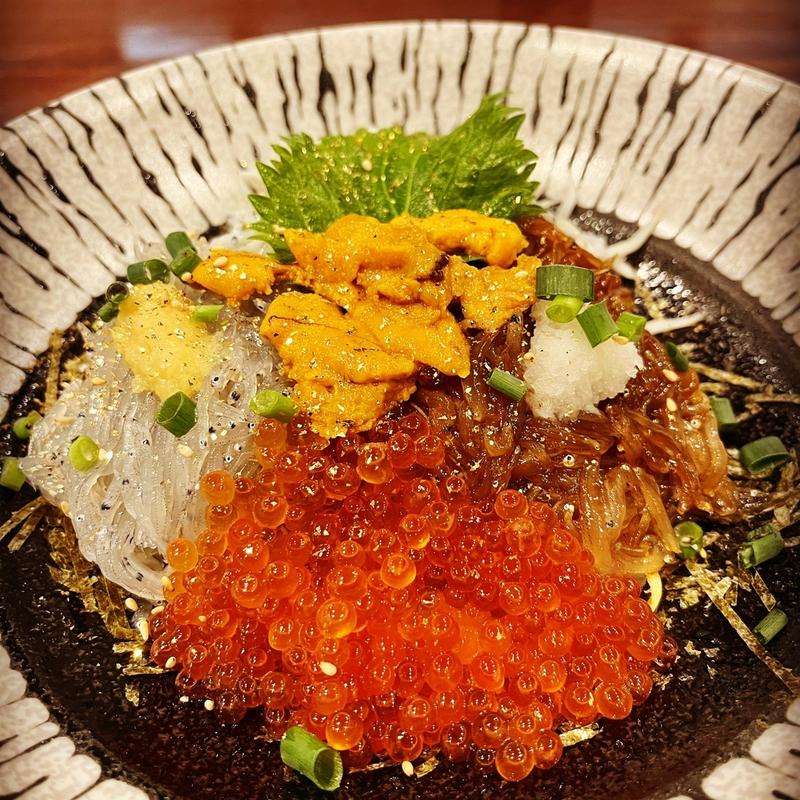 金の三種しらす丼(新荘園 鎌倉店)