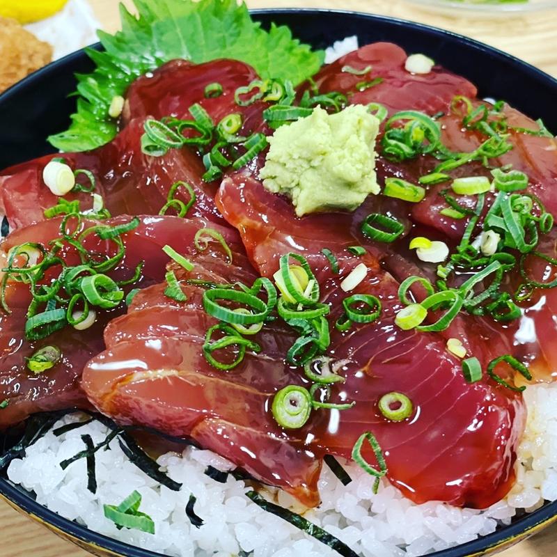 まぐろ丼(にし与)