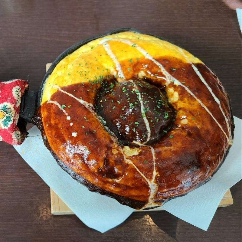 和牛ハンバーグのせデミグラスソース オムライス【モンサンミッシェル・オムライス】ランチセット(Bistro Tama)