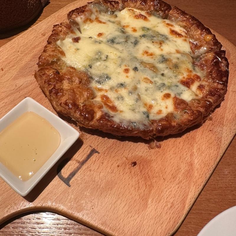 クアトロフォルマッジのパイッツァ(イタリアンダイニング ペスカ なんば店)