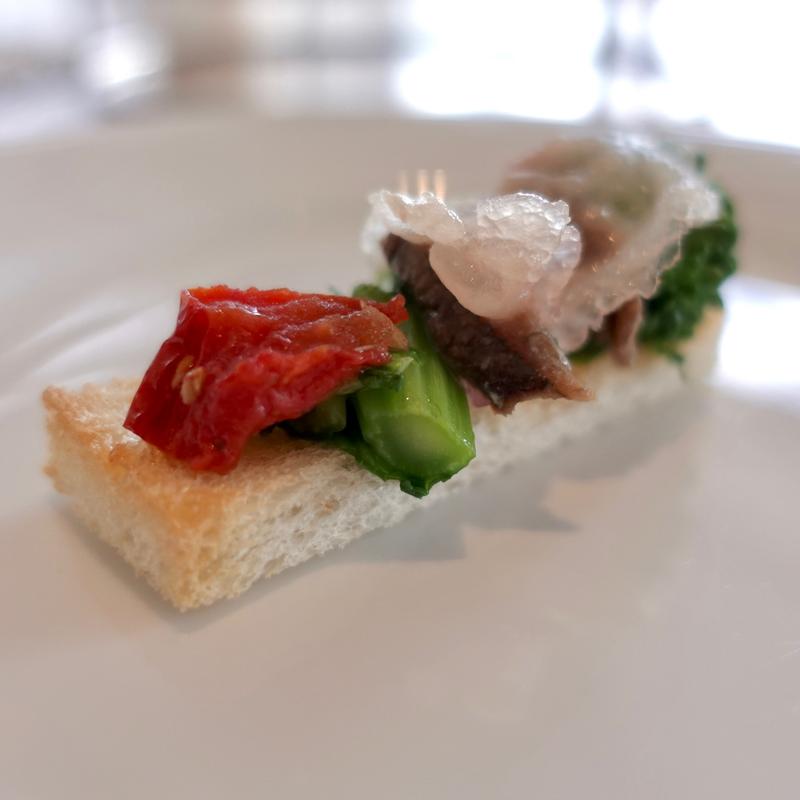 菜の花とラルドのオープンサンドウィッチ(クラブインターコンチネンタルラウンジ)